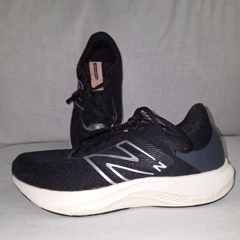 New Balance Dynasoft Pro Run V2 Women's Size 6.5 Running Shoes‎ Black Sliver
